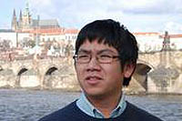 Linh Nguyen sur les bords de la Vltava, à Prague.
